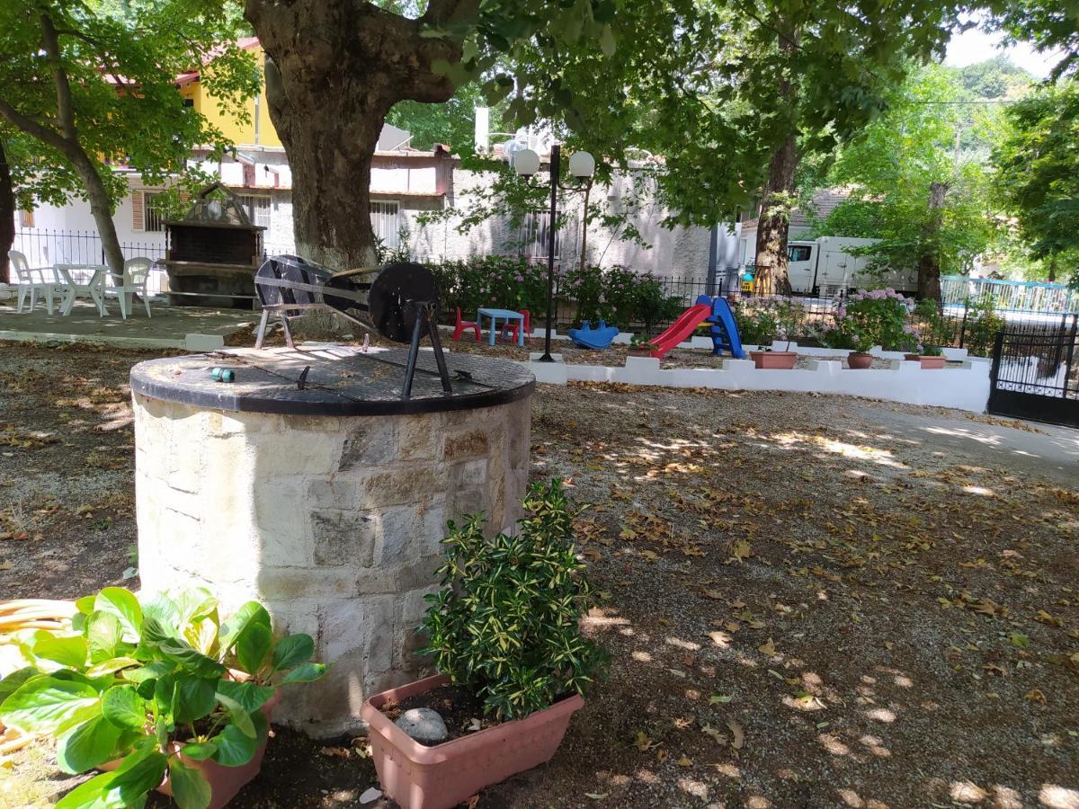 Avli Studios Kokkino Nero Luaran gambar