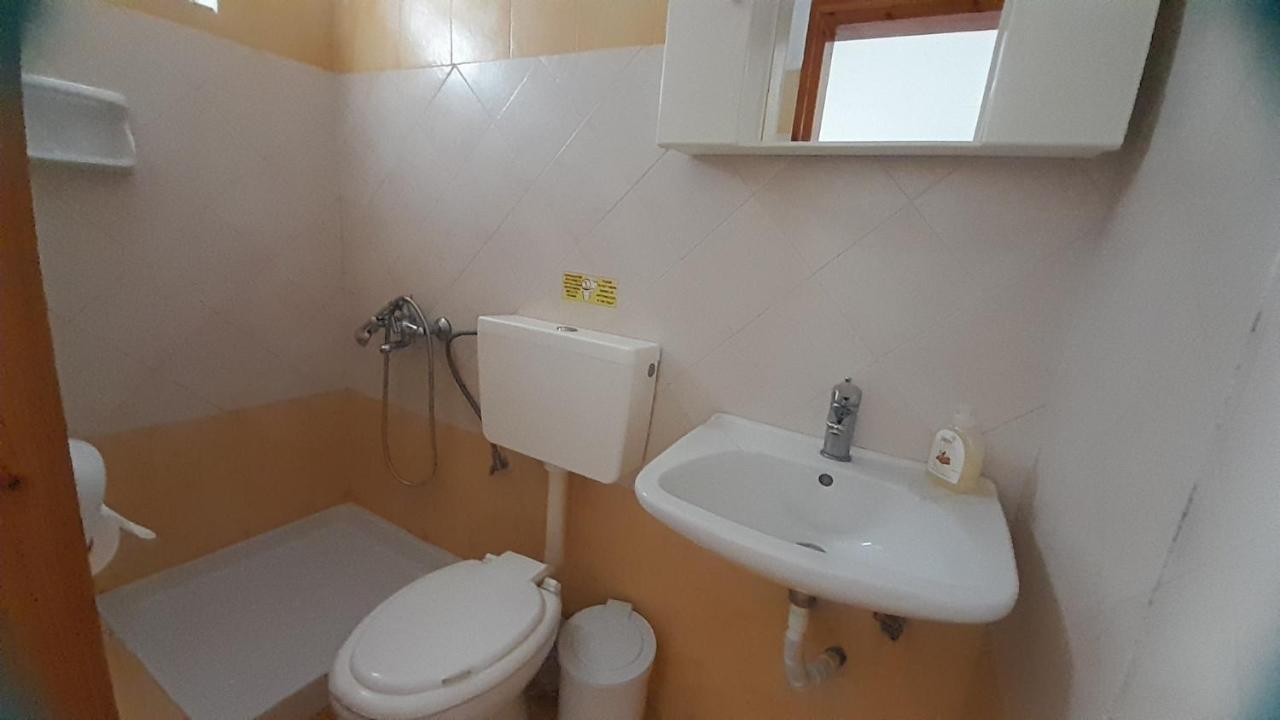 Avli Studios Kokkino Nero Luaran gambar