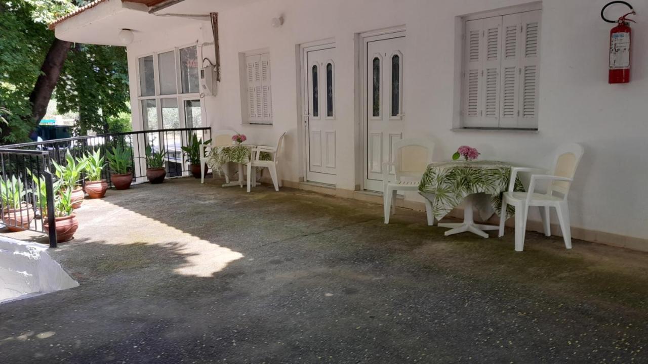 Avli Studios Kokkino Nero Luaran gambar
