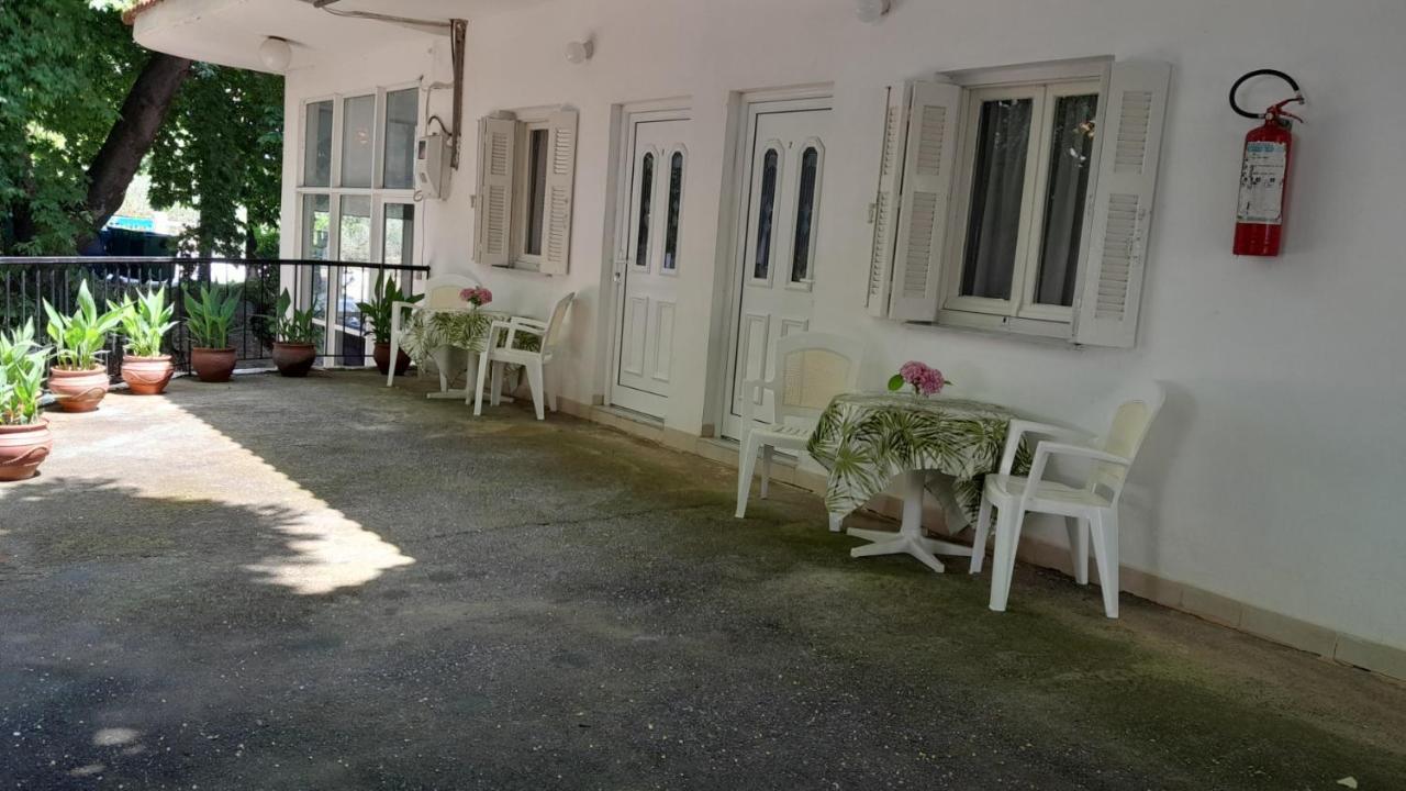 Avli Studios Kokkino Nero Luaran gambar